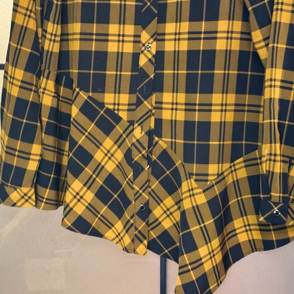 Susan Graver Asymmetrical Cut Plaid Patterned Button-Down Blouse - Picture 6 of 7
